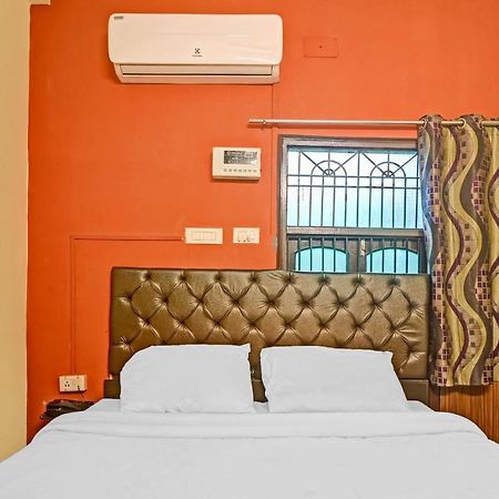 Oyo 7498 Hotel Aparajita Varanasi Exteriör bild