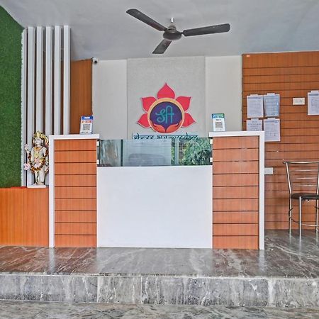 Oyo 7498 Hotel Aparajita Varanasi Exteriör bild