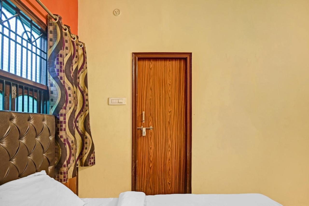 Oyo 7498 Hotel Aparajita Varanasi Exteriör bild