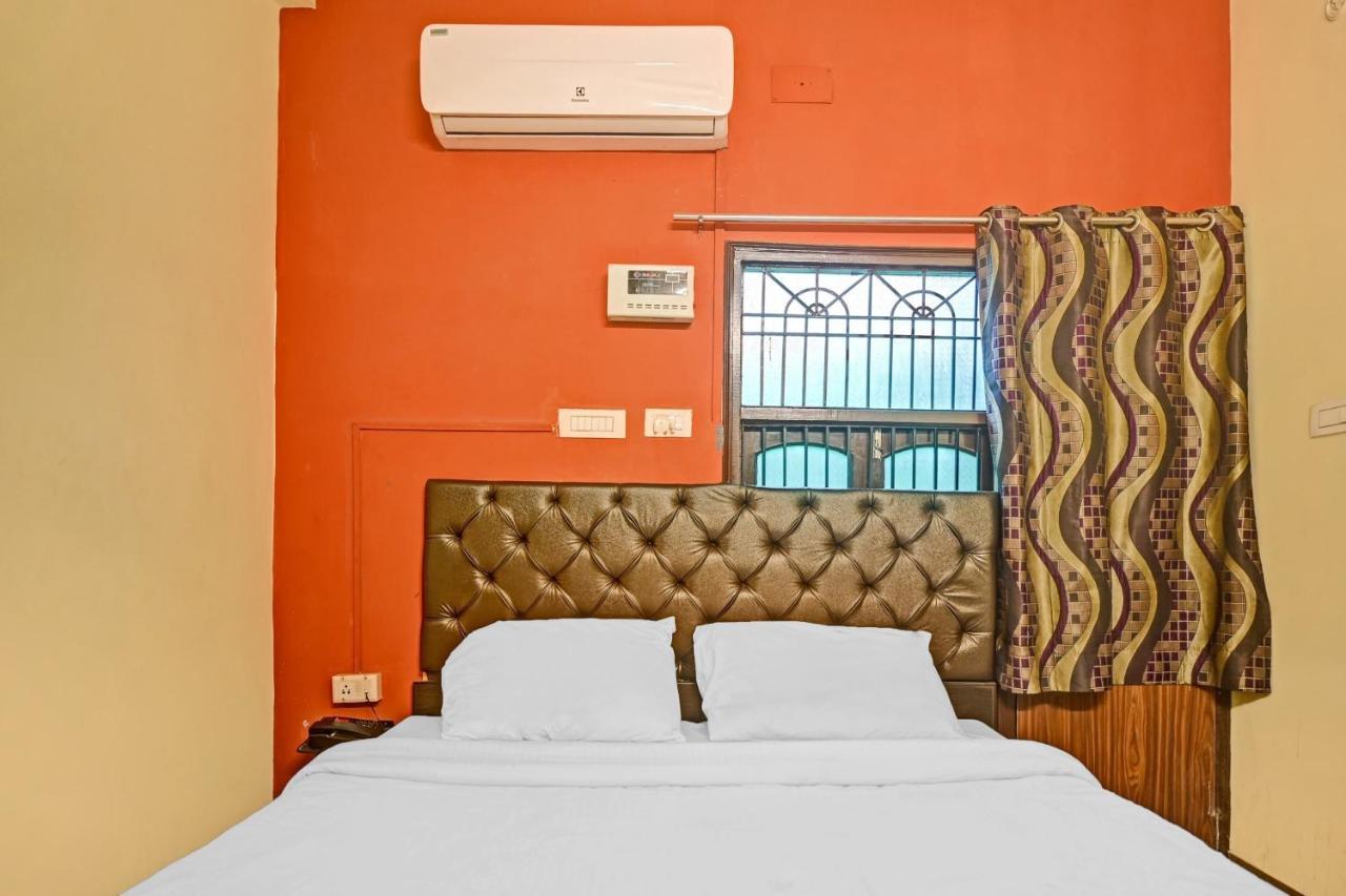 Oyo 7498 Hotel Aparajita Varanasi Exteriör bild