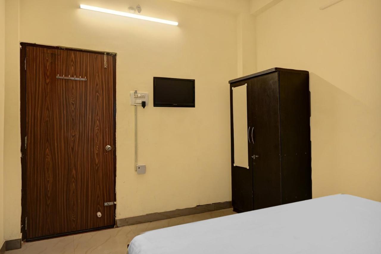 Oyo 7498 Hotel Aparajita Varanasi Exteriör bild