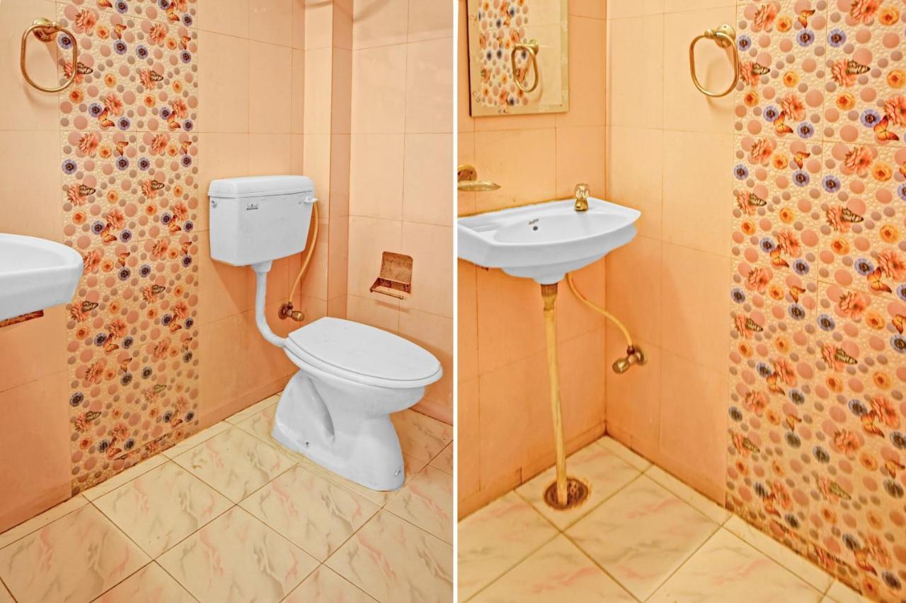 Oyo 7498 Hotel Aparajita Varanasi Exteriör bild