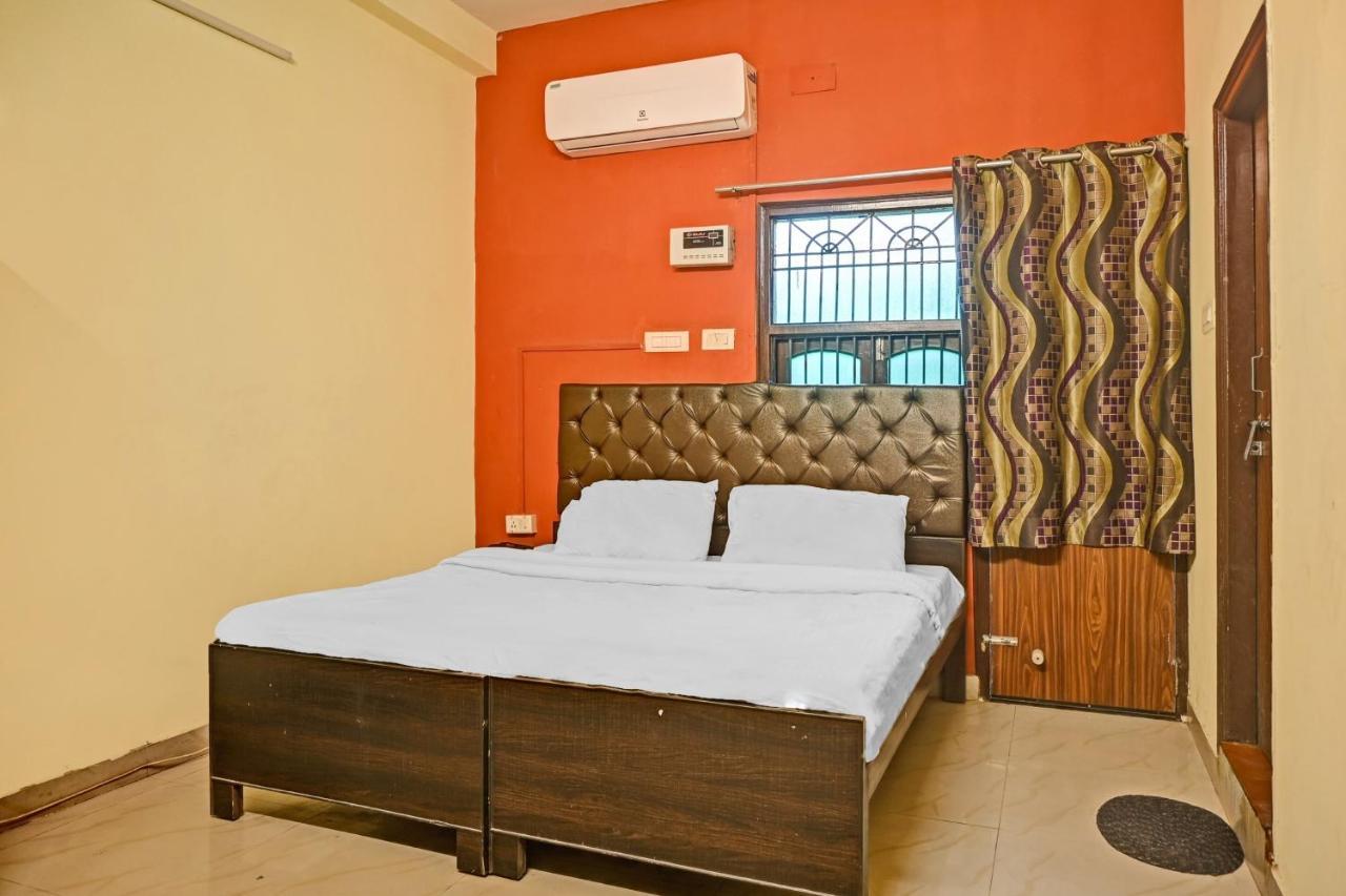 Oyo 7498 Hotel Aparajita Varanasi Exteriör bild