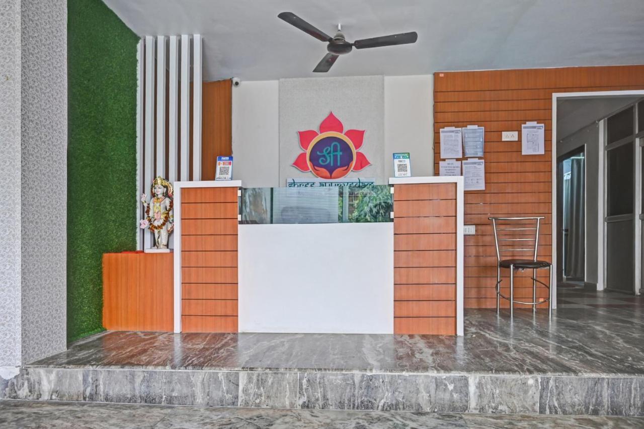Oyo 7498 Hotel Aparajita Varanasi Exteriör bild