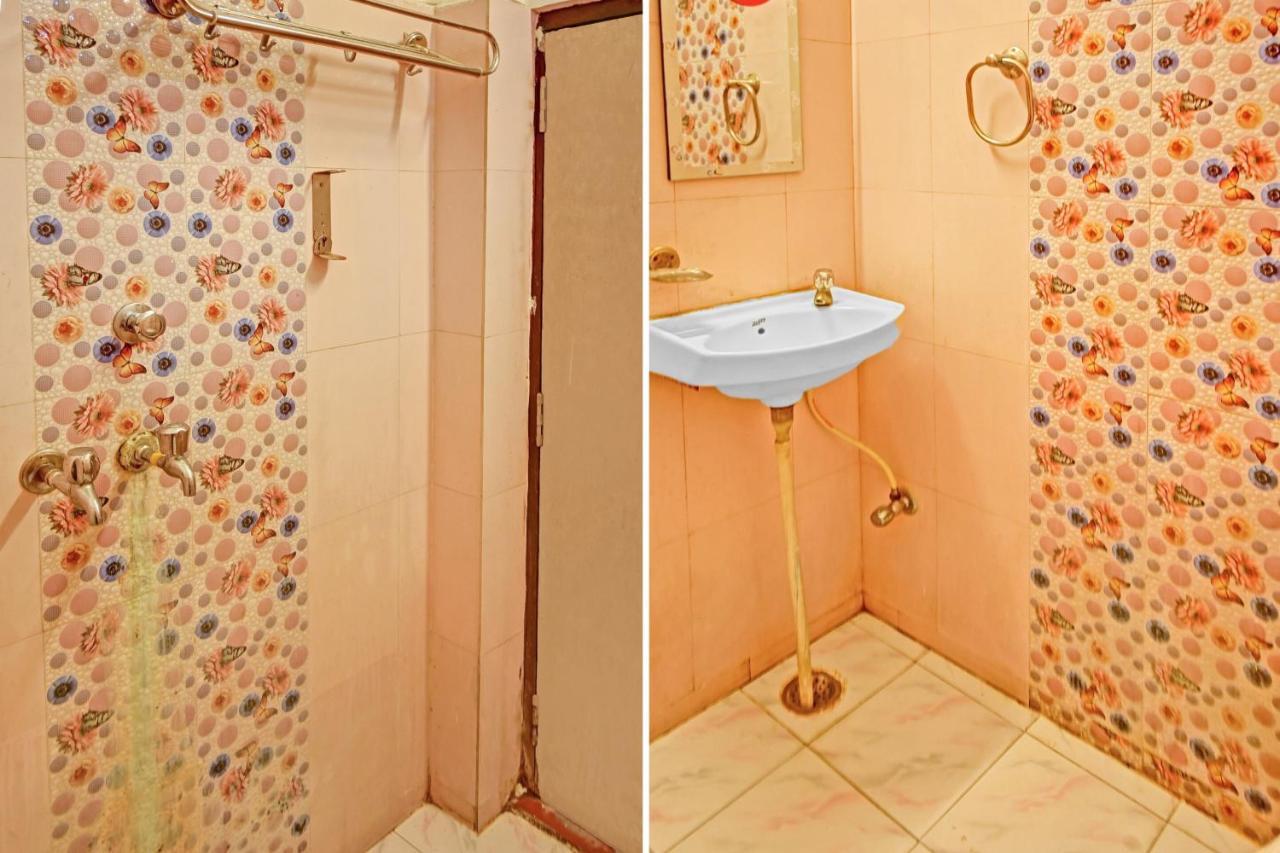 Oyo 7498 Hotel Aparajita Varanasi Exteriör bild