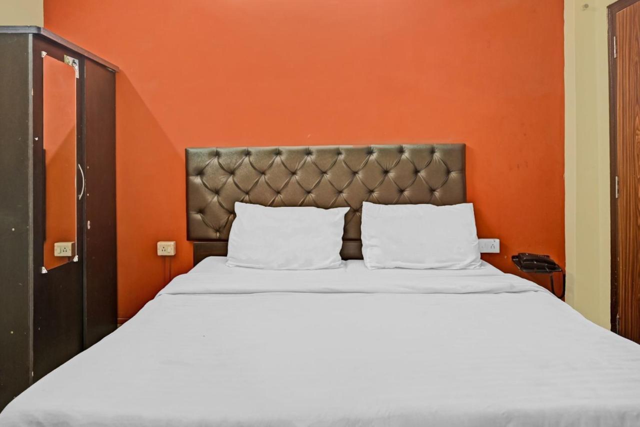 Oyo 7498 Hotel Aparajita Varanasi Exteriör bild