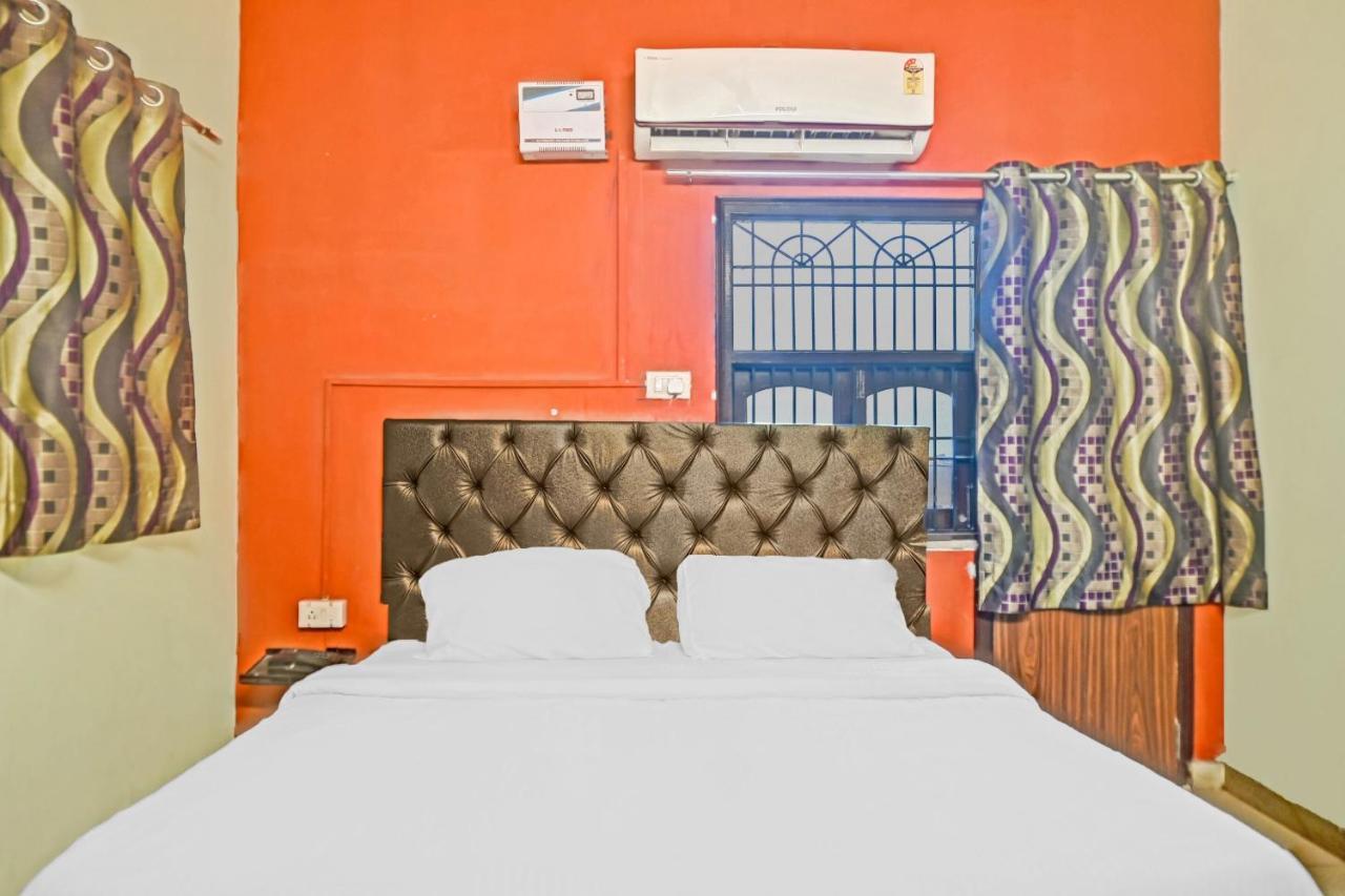 Oyo 7498 Hotel Aparajita Varanasi Exteriör bild