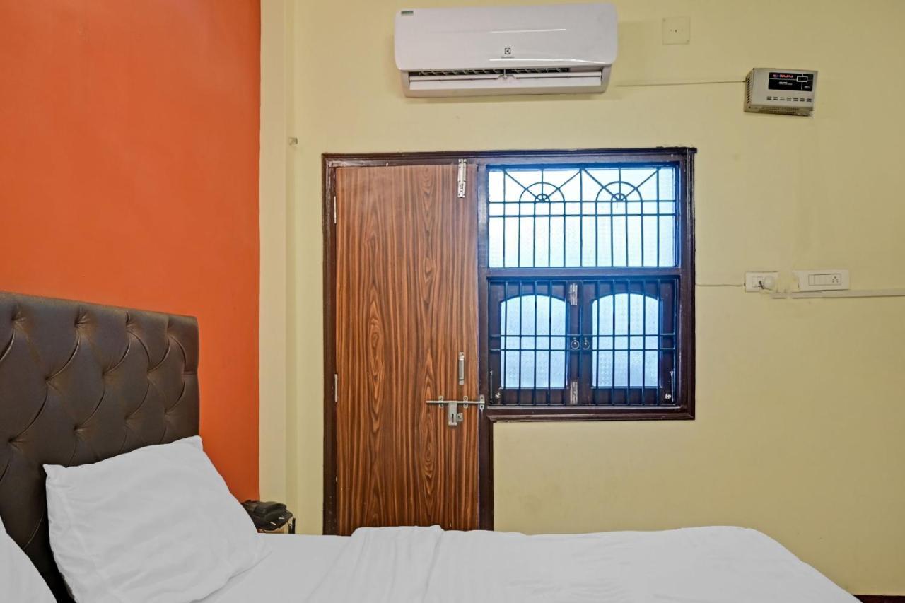 Oyo 7498 Hotel Aparajita Varanasi Exteriör bild