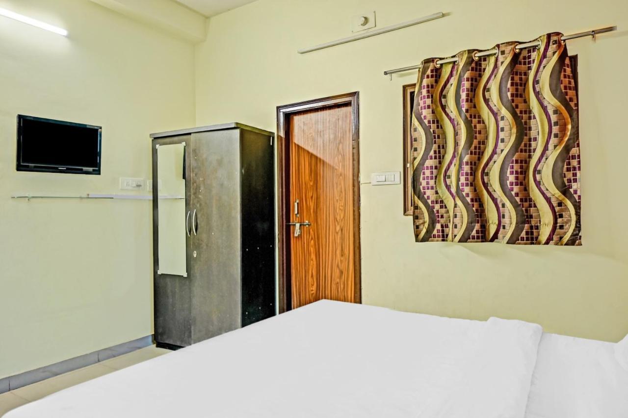 Oyo 7498 Hotel Aparajita Varanasi Exteriör bild